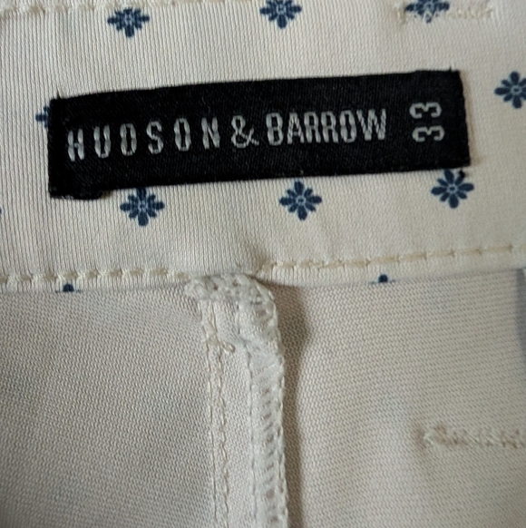 Hudson & Barrow Men's White Patterned Shorts - Picture 2 of 5